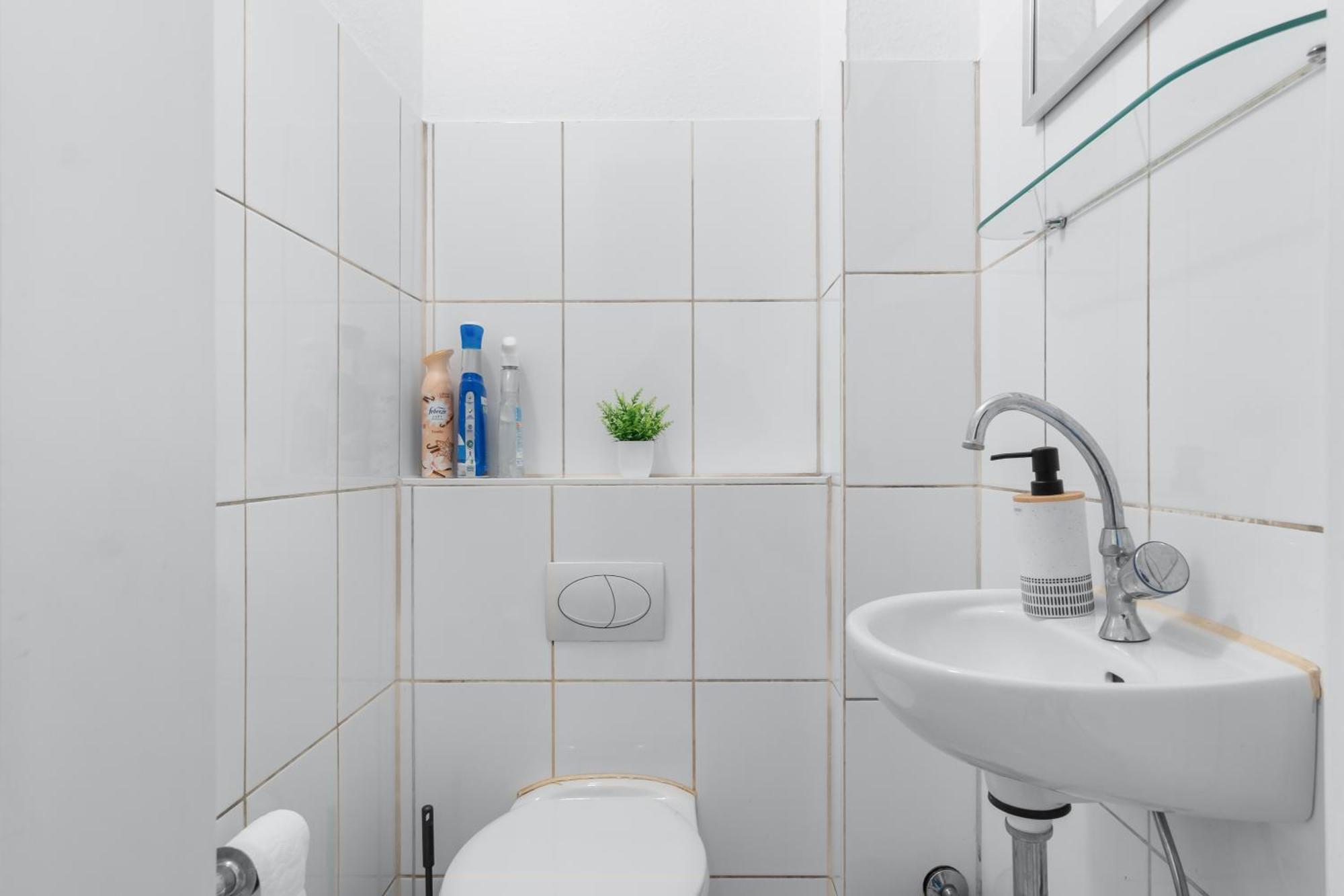 Tolles Design, Hochwertig, Vollausstattung, 3 Zimmer, Grosses Bad & Gaeste-Wc, Grosse Kueche, 3 X Smart Tv, 11 Min Zum Hbf Duisburg Buitenkant foto