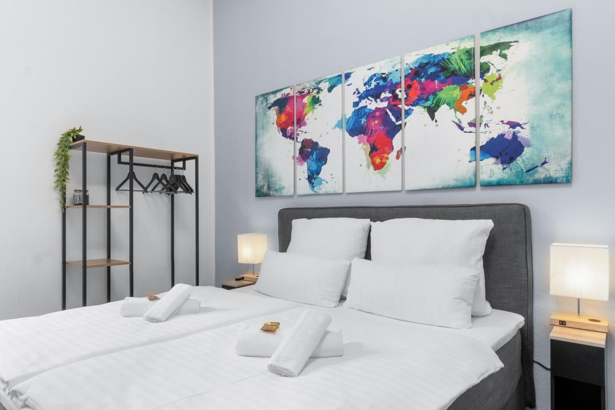 Tolles Design, Hochwertig, Vollausstattung, 3 Zimmer, Grosses Bad & Gaeste-Wc, Grosse Kueche, 3 X Smart Tv, 11 Min Zum Hbf Duisburg Buitenkant foto