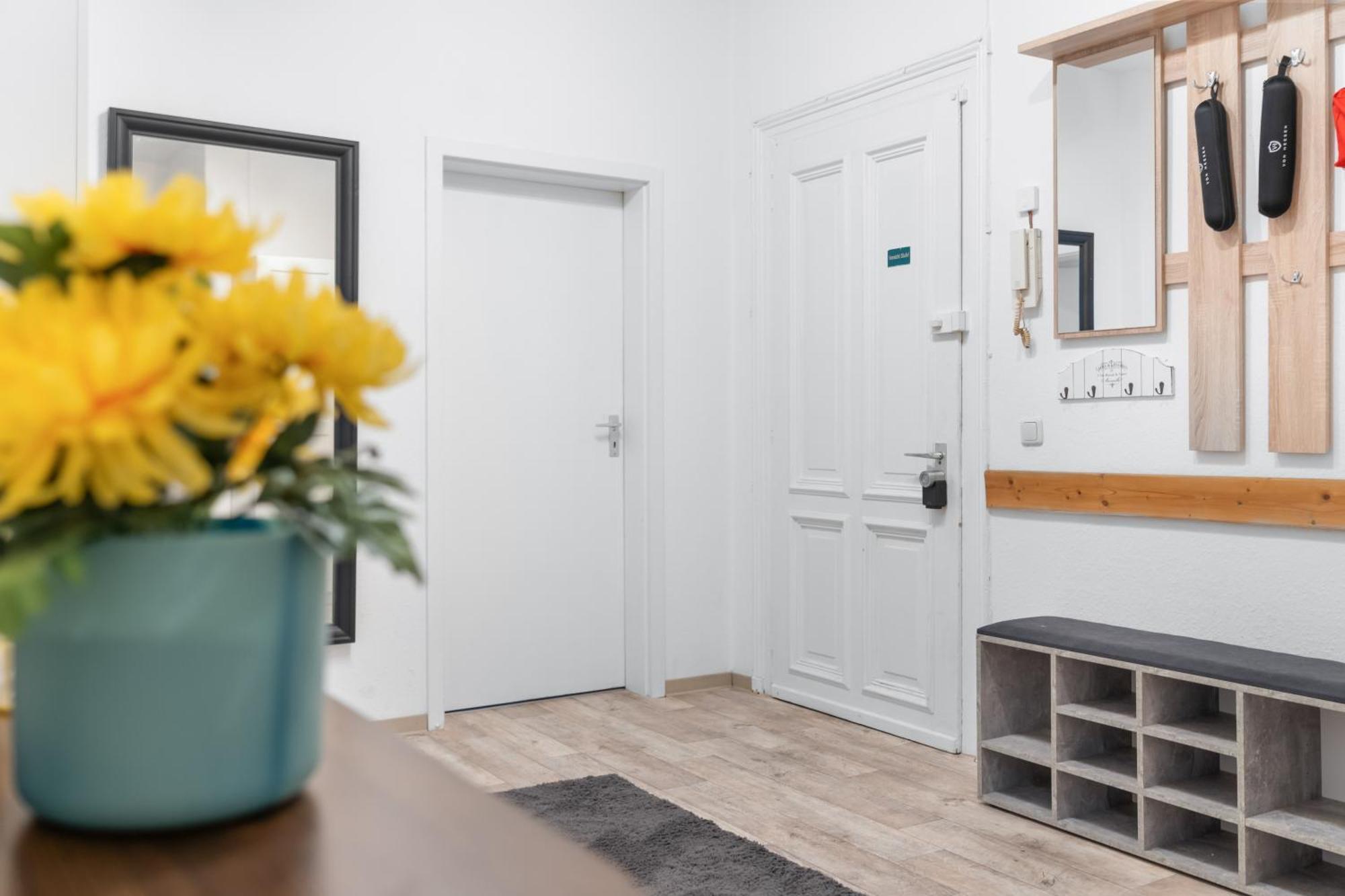 Tolles Design, Hochwertig, Vollausstattung, 3 Zimmer, Grosses Bad & Gaeste-Wc, Grosse Kueche, 3 X Smart Tv, 11 Min Zum Hbf Duisburg Buitenkant foto