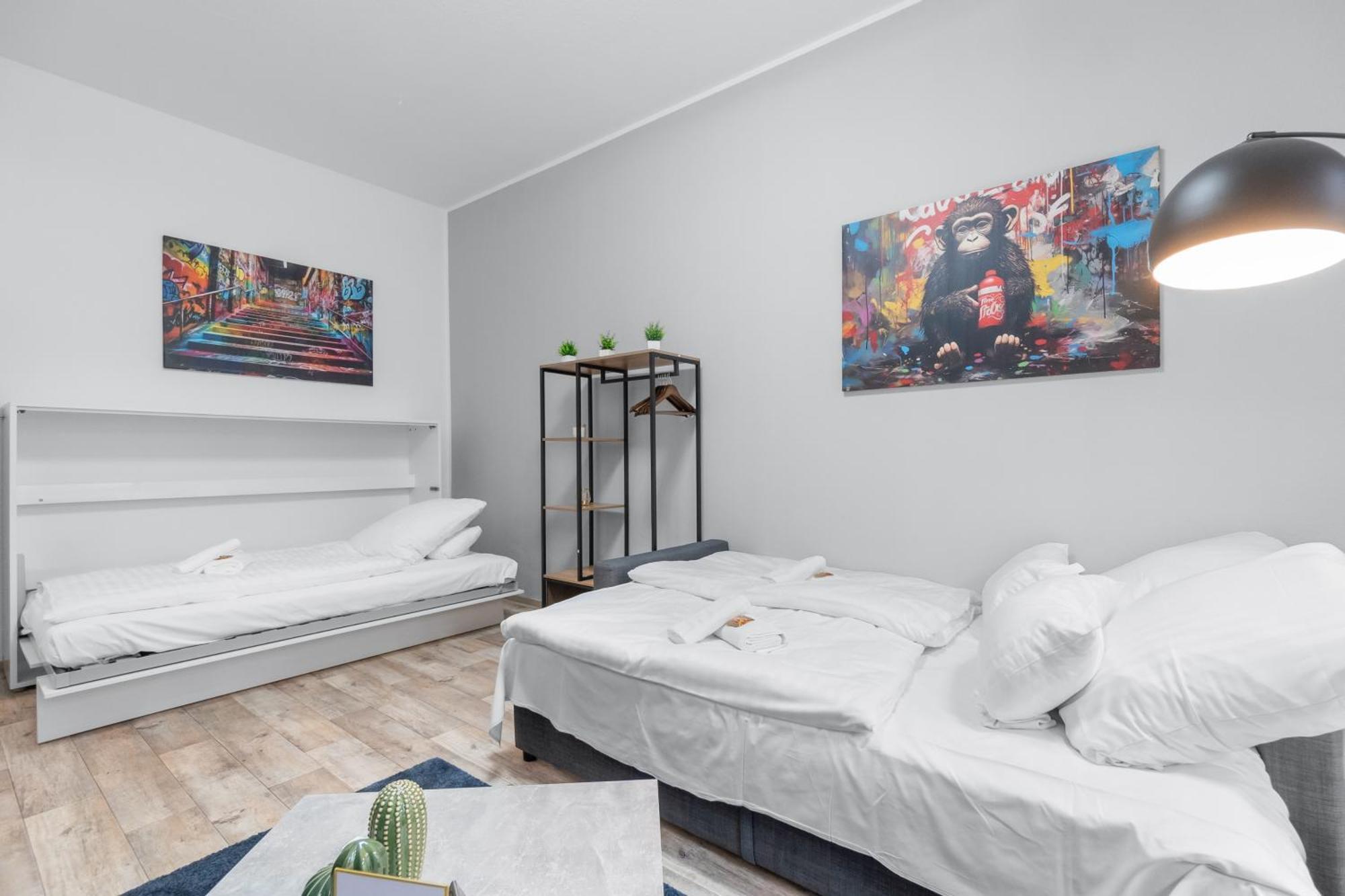 Tolles Design, Hochwertig, Vollausstattung, 3 Zimmer, Grosses Bad & Gaeste-Wc, Grosse Kueche, 3 X Smart Tv, 11 Min Zum Hbf Duisburg Buitenkant foto