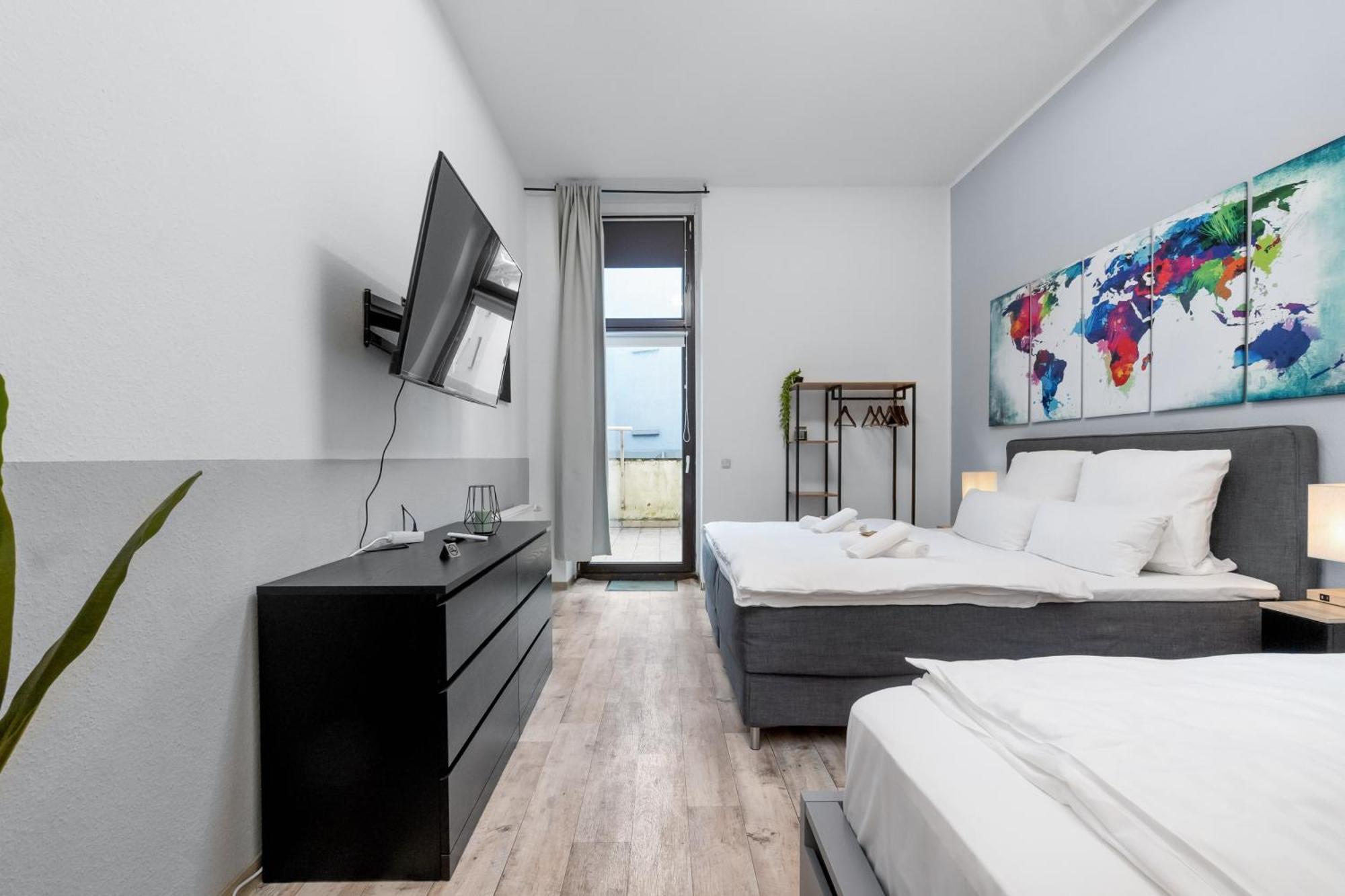 Tolles Design, Hochwertig, Vollausstattung, 3 Zimmer, Grosses Bad & Gaeste-Wc, Grosse Kueche, 3 X Smart Tv, 11 Min Zum Hbf Duisburg Buitenkant foto