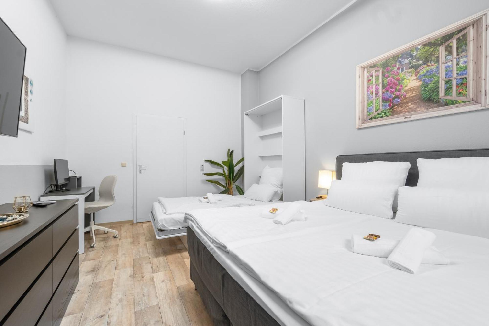Tolles Design, Hochwertig, Vollausstattung, 3 Zimmer, Grosses Bad & Gaeste-Wc, Grosse Kueche, 3 X Smart Tv, 11 Min Zum Hbf Duisburg Buitenkant foto