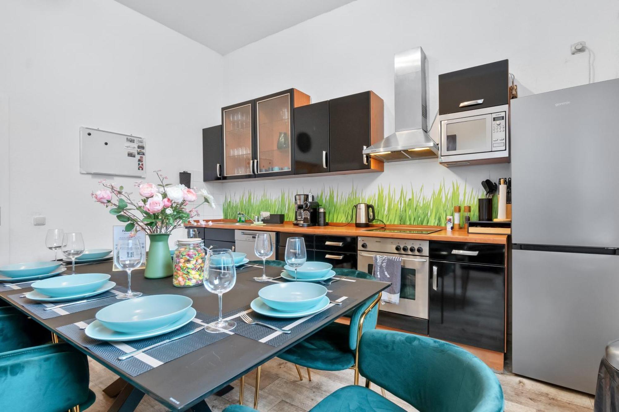 Tolles Design, Hochwertig, Vollausstattung, 3 Zimmer, Grosses Bad & Gaeste-Wc, Grosse Kueche, 3 X Smart Tv, 11 Min Zum Hbf Duisburg Buitenkant foto