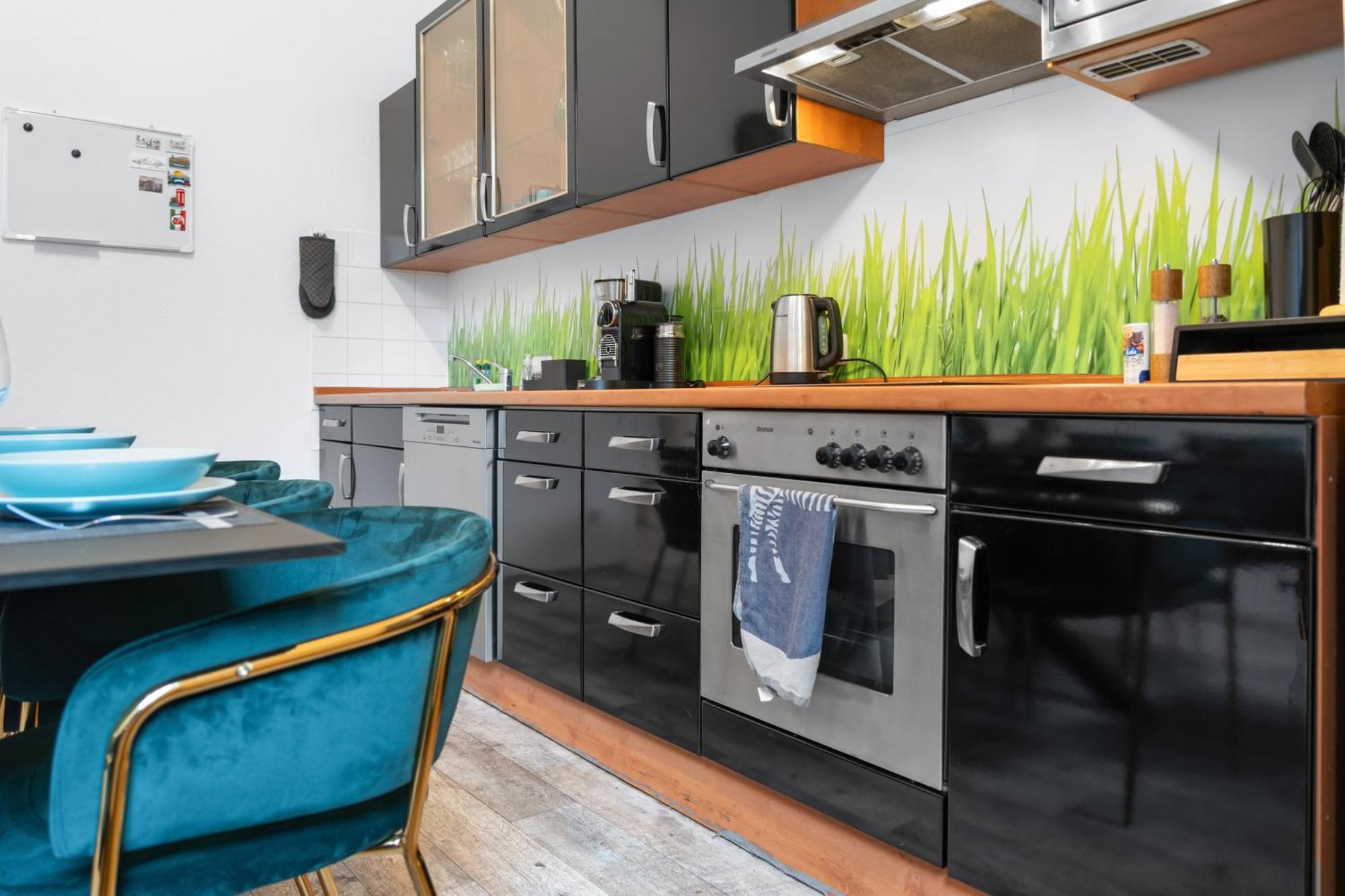 Tolles Design, Hochwertig, Vollausstattung, 3 Zimmer, Grosses Bad & Gaeste-Wc, Grosse Kueche, 3 X Smart Tv, 11 Min Zum Hbf Duisburg Buitenkant foto